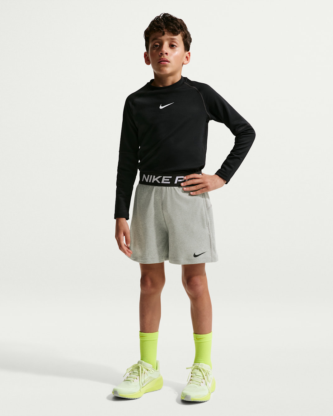 Shorts de tejido Fleece Dri-FIT para niño talla grande Nike Pro - Gris oscuro jaspeado/Blanco/Negro