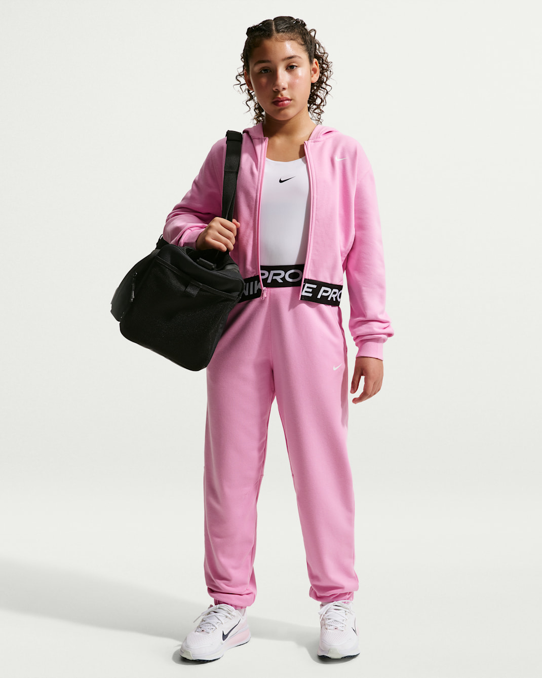 Pantaloni jogger Dri-FIT Nike Pro Fleece – Ragazza - Pink Rise/Pink Rise/Nero/Bianco