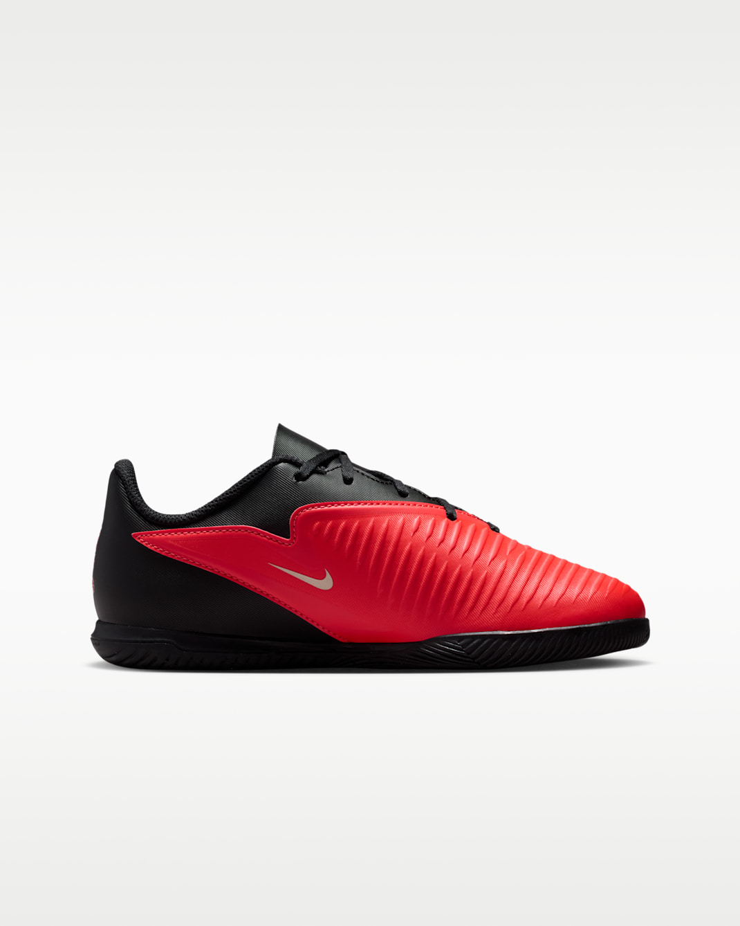 Nike Jr. Phantom 6 Low Club Big Kids' Indoor/Court Soccer Shoes
