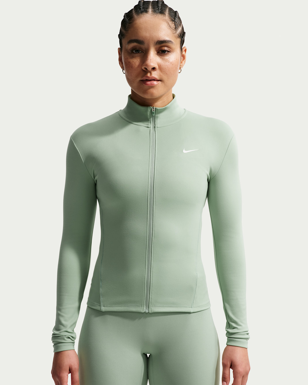 Nike One Fitted Dri-FIT jakke med glidelås til dame - Steam/Hvit