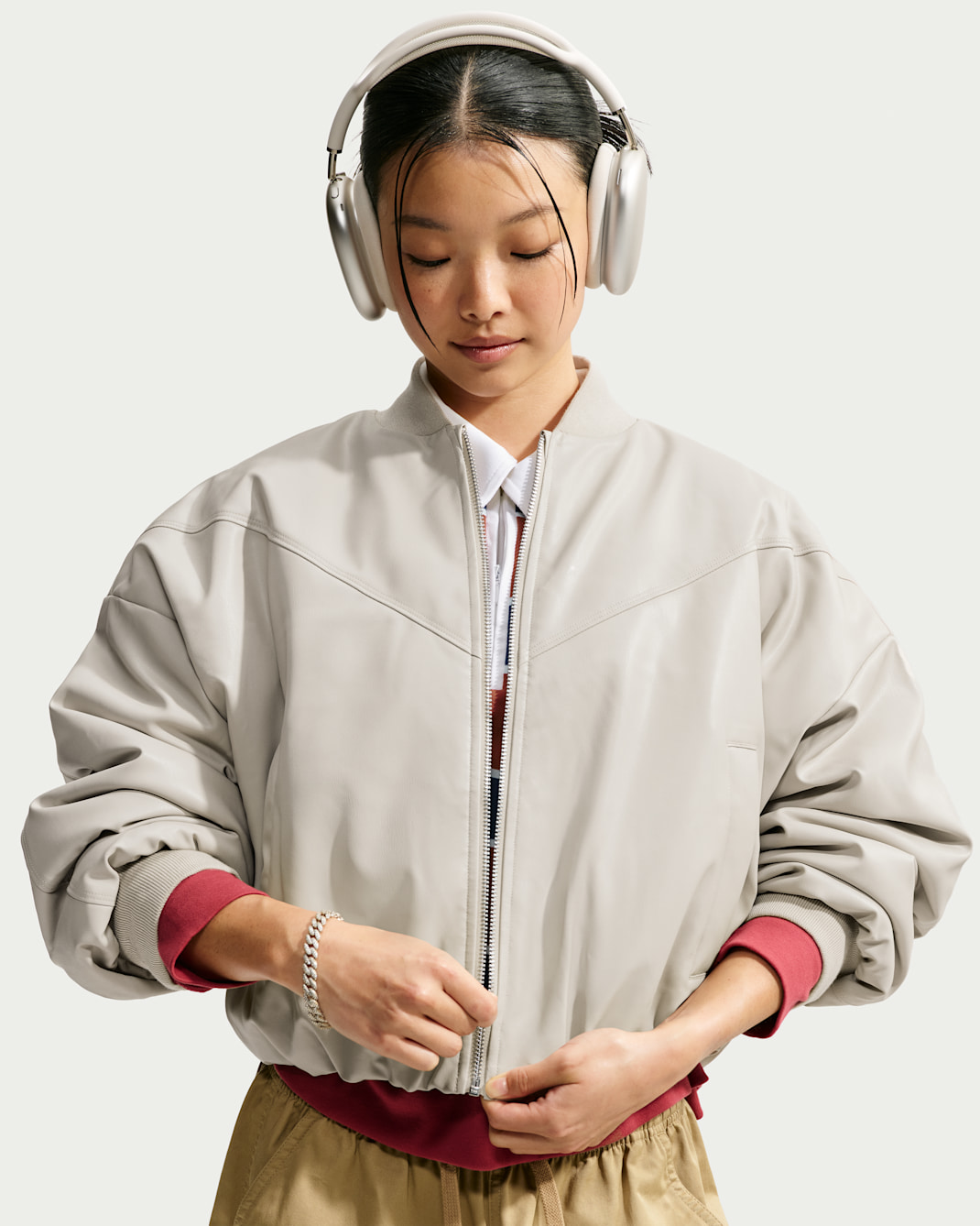 Bomberjacka Nike Sportswear Therma-FIT för kvinnor - Cream II/Cream II