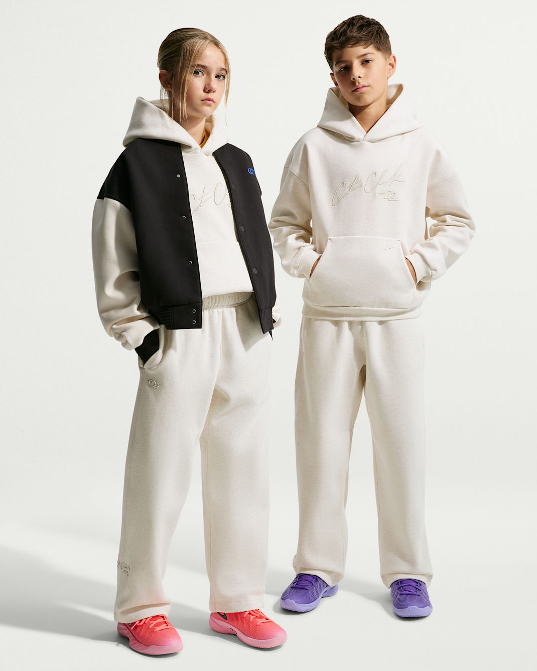 Pants de básquetbol de tejido Fleece cepillado para niños talla grande Caitlin Clark - Marfil pálido/Jaspeado/Marfil pálido