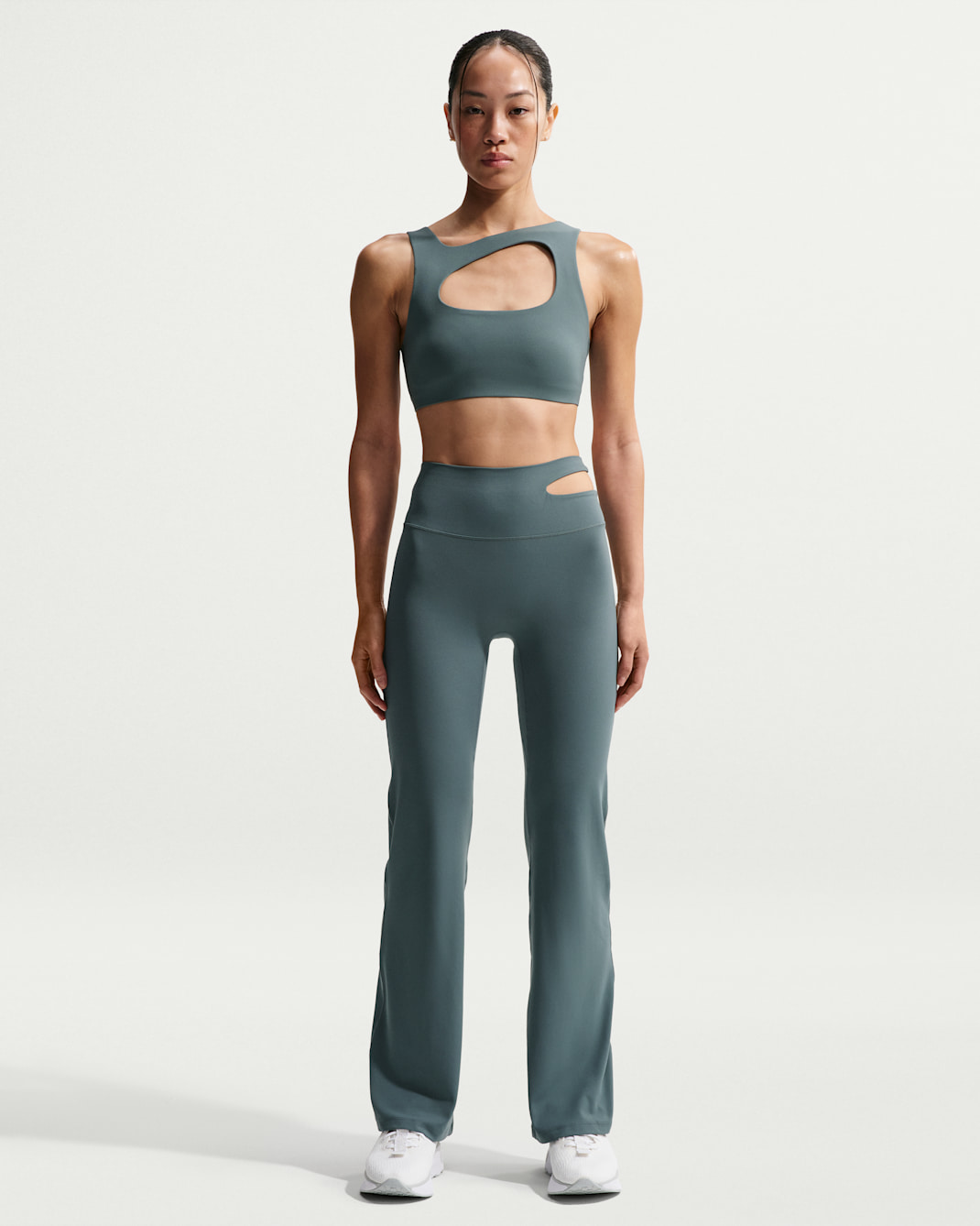 나이키 젠비 여성 하이웨이스트 플레어 레깅스 - 미네랄 슬레이트/화이트