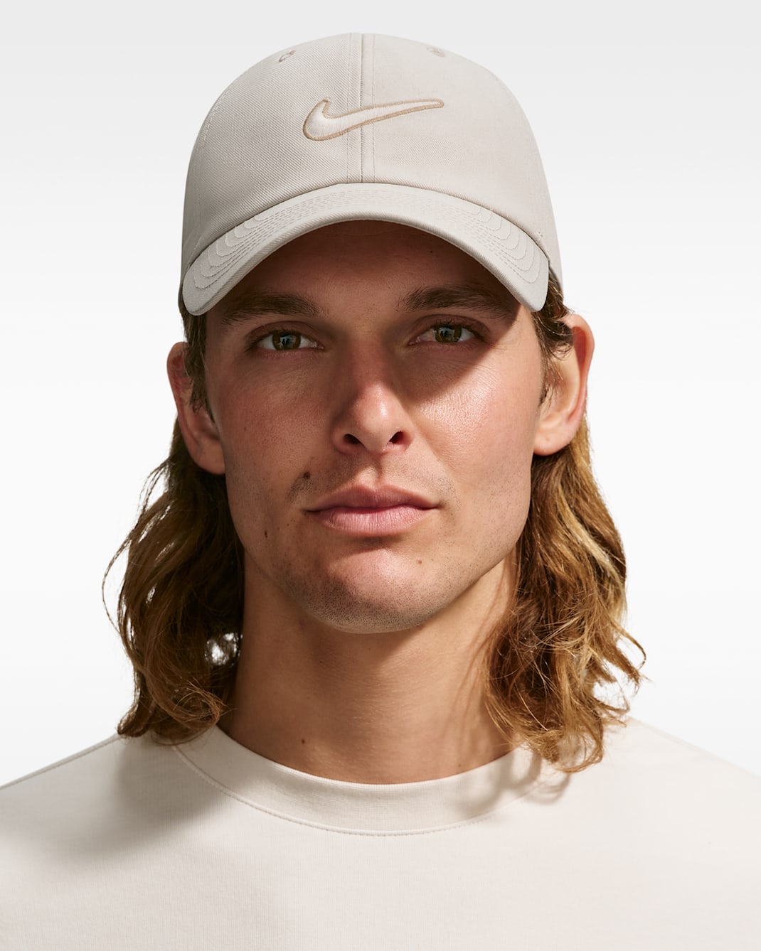 Nike Club ongestructureerde Swoosh pet - Cream II/Filbert