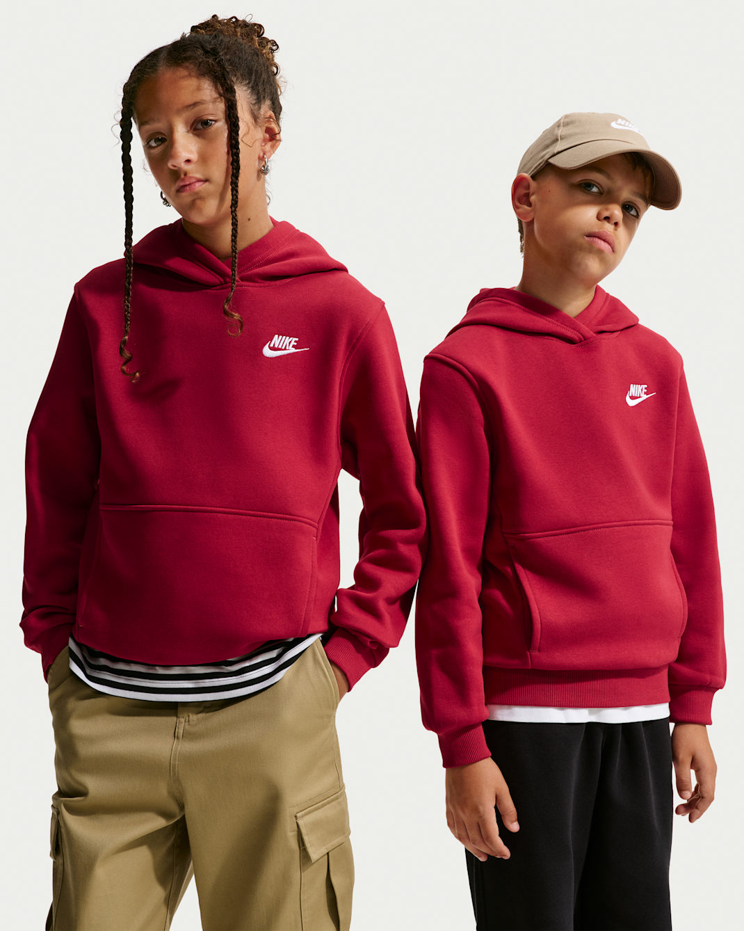 Nike Sportswear Club Fleece-pullover-hættetrøje til større børn - Tough Red/hvid