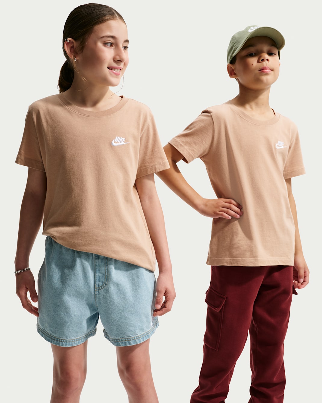 Playera para niños talla grande Nike Sportswear - Cáñamo