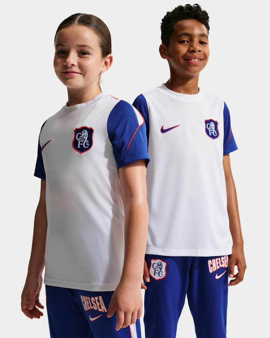 Haut de foot à manches courtes Nike Football Dri-FIT Chelsea FC Strike 3e tenue pour ado - Blanc/Global Red/Blanc/Rush Blue