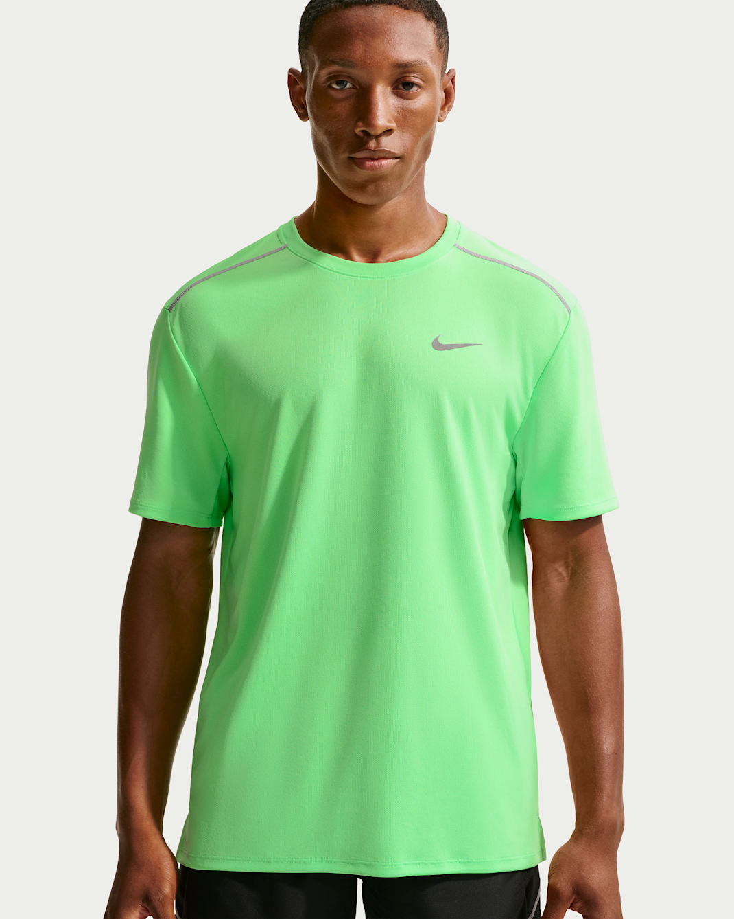 Nike Miler Dri-FIT-løbeoverdel med korte ærmer til mænd - Illusion Green/Cucumber Calm