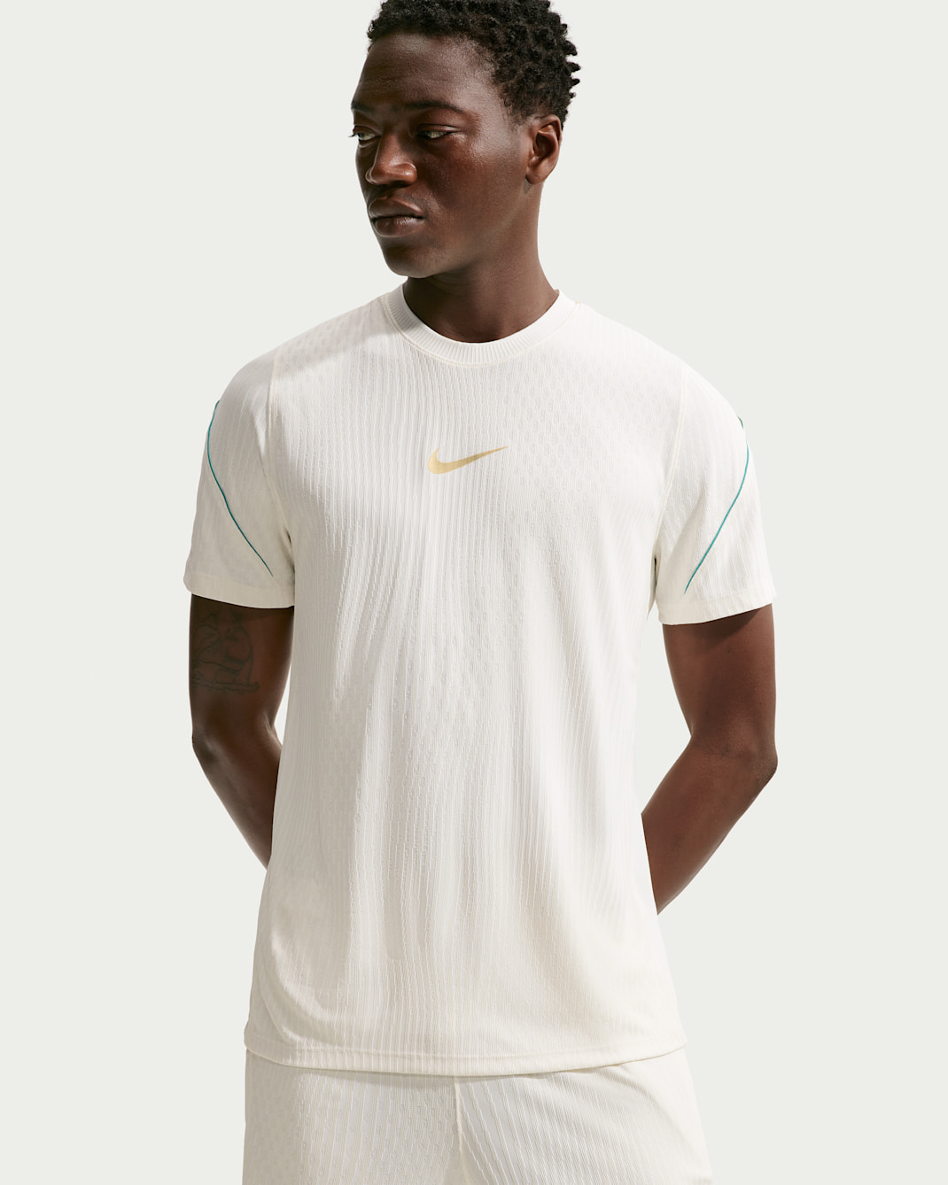 Playera de fútbol de manga corta Nike Dri-FIT ADV para hombre Nike Strike Elite - Vela/Oro elemental/Azul verdoso Río/Oro metalizado