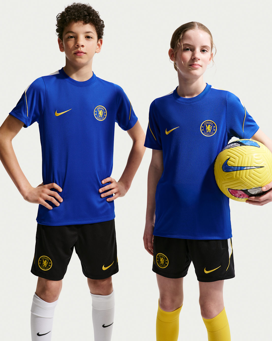 Chelsea FC Strike Big Kids' Nike Soccer Dri-FIT Short-Sleeve Top - Bright Blue/Midwest Gold/White/Midwest Gold