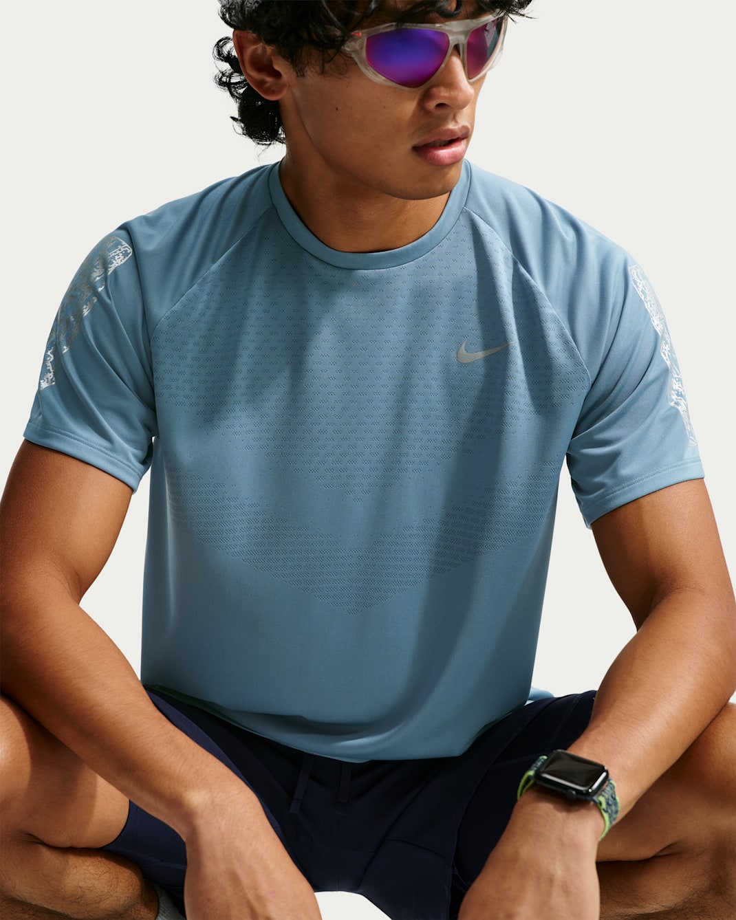 Playera de correr de manga corta Dri-FIT acondicionada para el invierno para hombre Nike Stride - Azul humeante