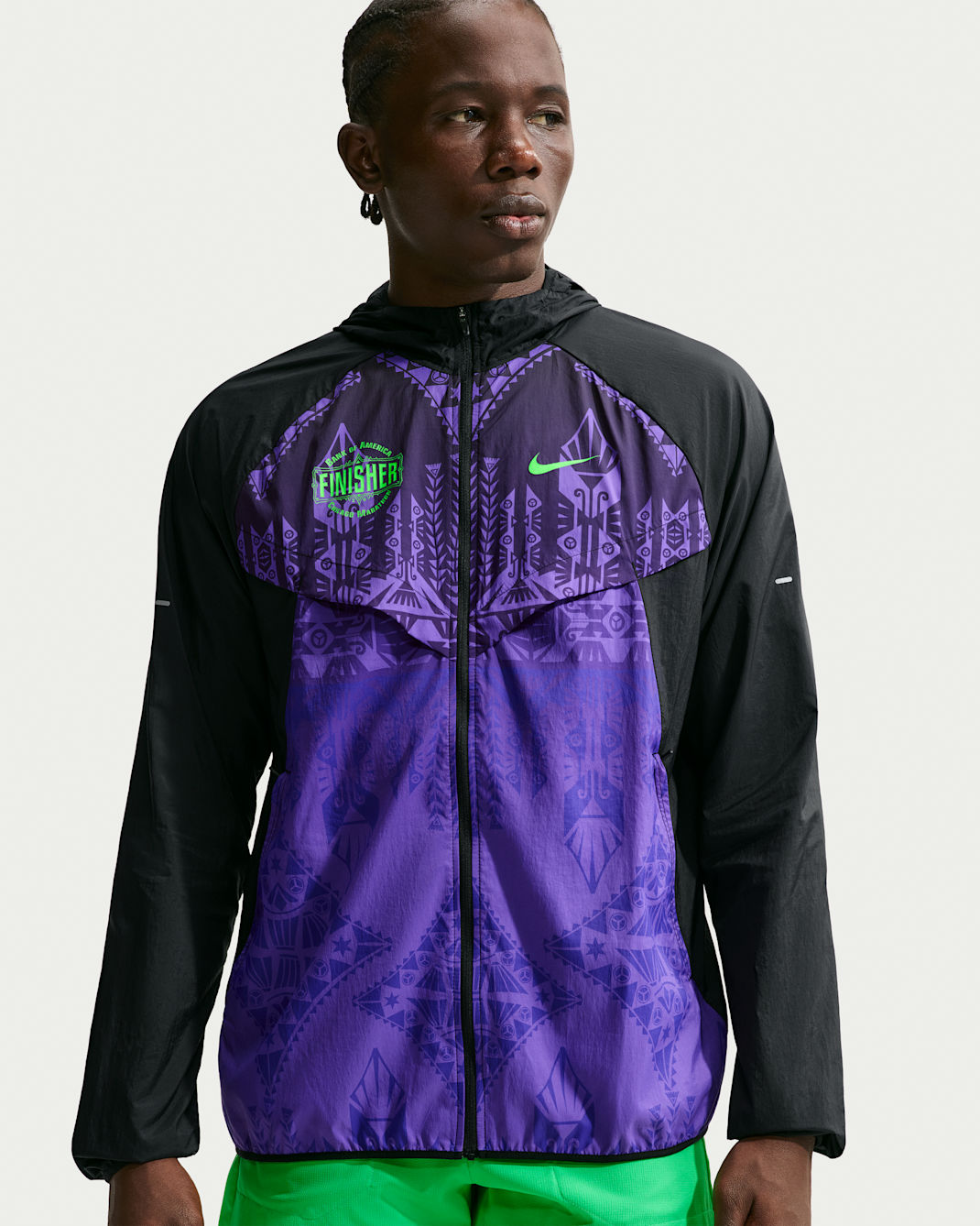 Chamarra de correr Repel con protección contra los rayos UV Nike Stride - Uva acción/Negro/Verde strike