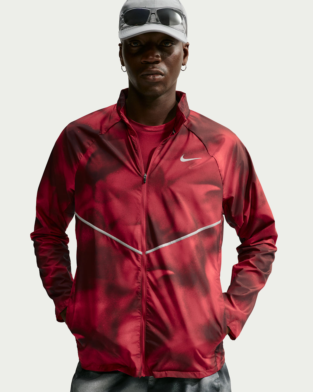 Nike Miler Jaqueta de running amb protecció UV Repel - Home - Carmesí clar/Tough Red
