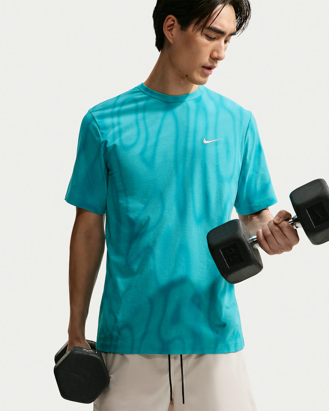 Nike Hyverse Men's Dri-FIT UV Protection Training T-Shirt - Energy/Metallic Silver