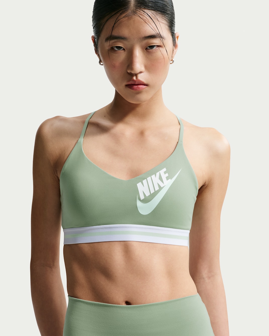나이키 인디 여성 라이트 서포트 스포츠 브라 - 스팀/화이트/배얼리 그린/배얼리 그린