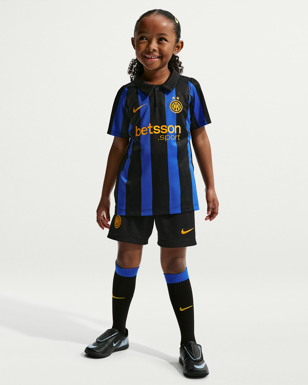 Inter Milan 2026 Stadium Home Younger Kids' Nike Football Replica 3-Piece Kit - Lyon Blue/Black/University Gold