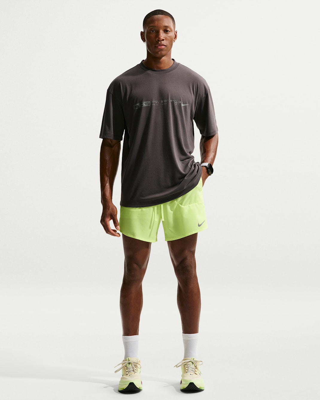 Nike Stride Dri-FIT 2-i-1 løpeshorts til herre (18 cm) - Volt Ice