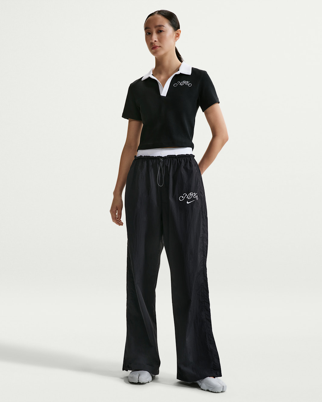 나이키 스포츠웨어 여성 하이웨이스트 패러슈트 팬츠 - 블랙