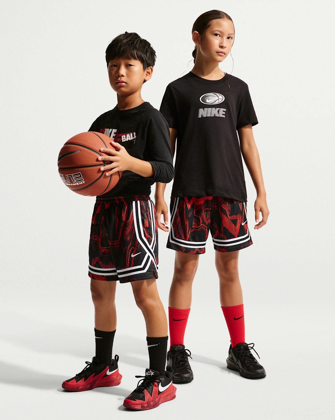 Nike Crossover Older Kids' Dri-FIT Basketball Shorts - Black/University Red