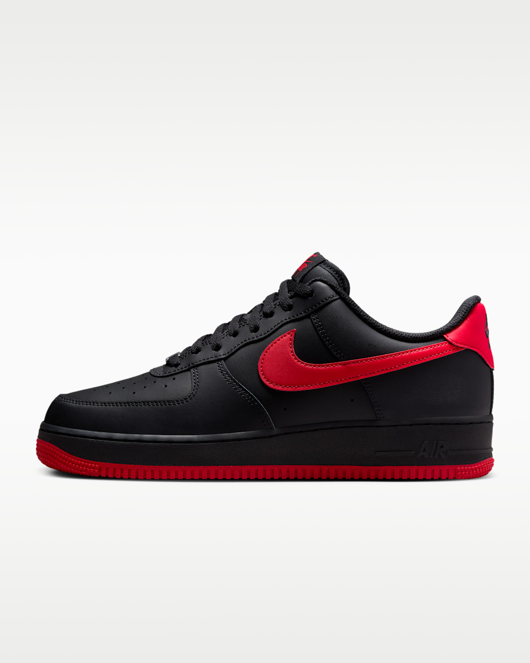 Tenis para hombre Nike Air Force 1 '07 - Negro/Negro/Rojo universitario