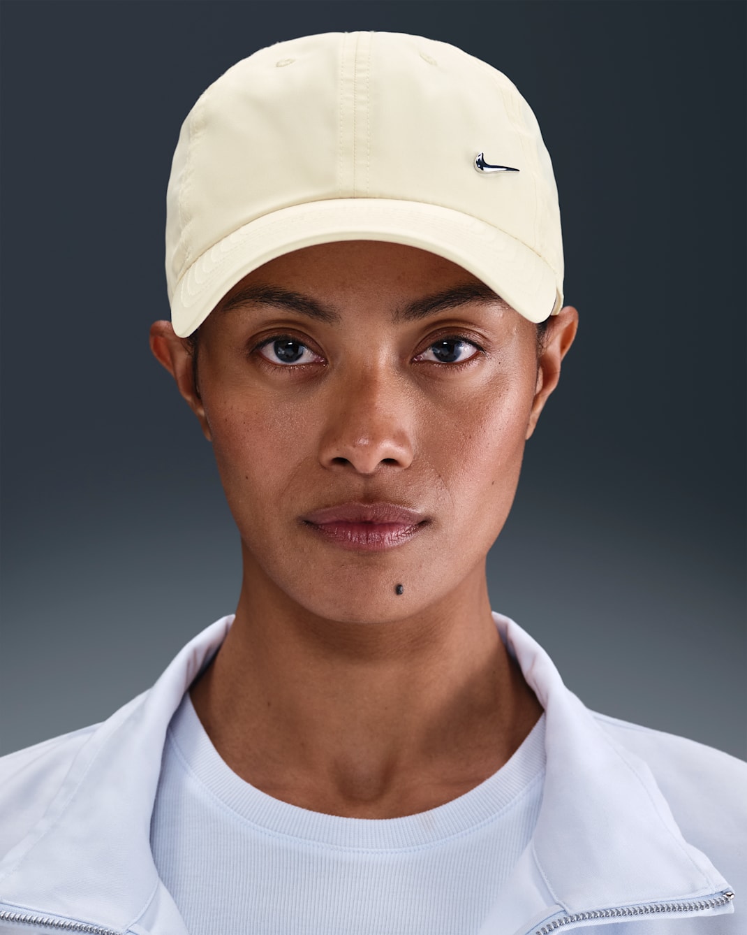 Nike Dri-FIT Club Unstructured Metal Swoosh Cap - Muslin/Metallic Silver
