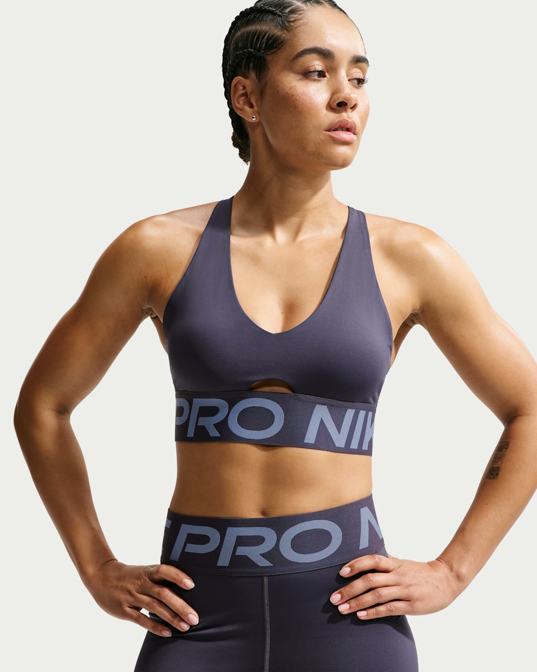 Bra deportivo con almohadillas de media sujeción para mujer Nike Pro Sculpt - Parrilla/Blanco