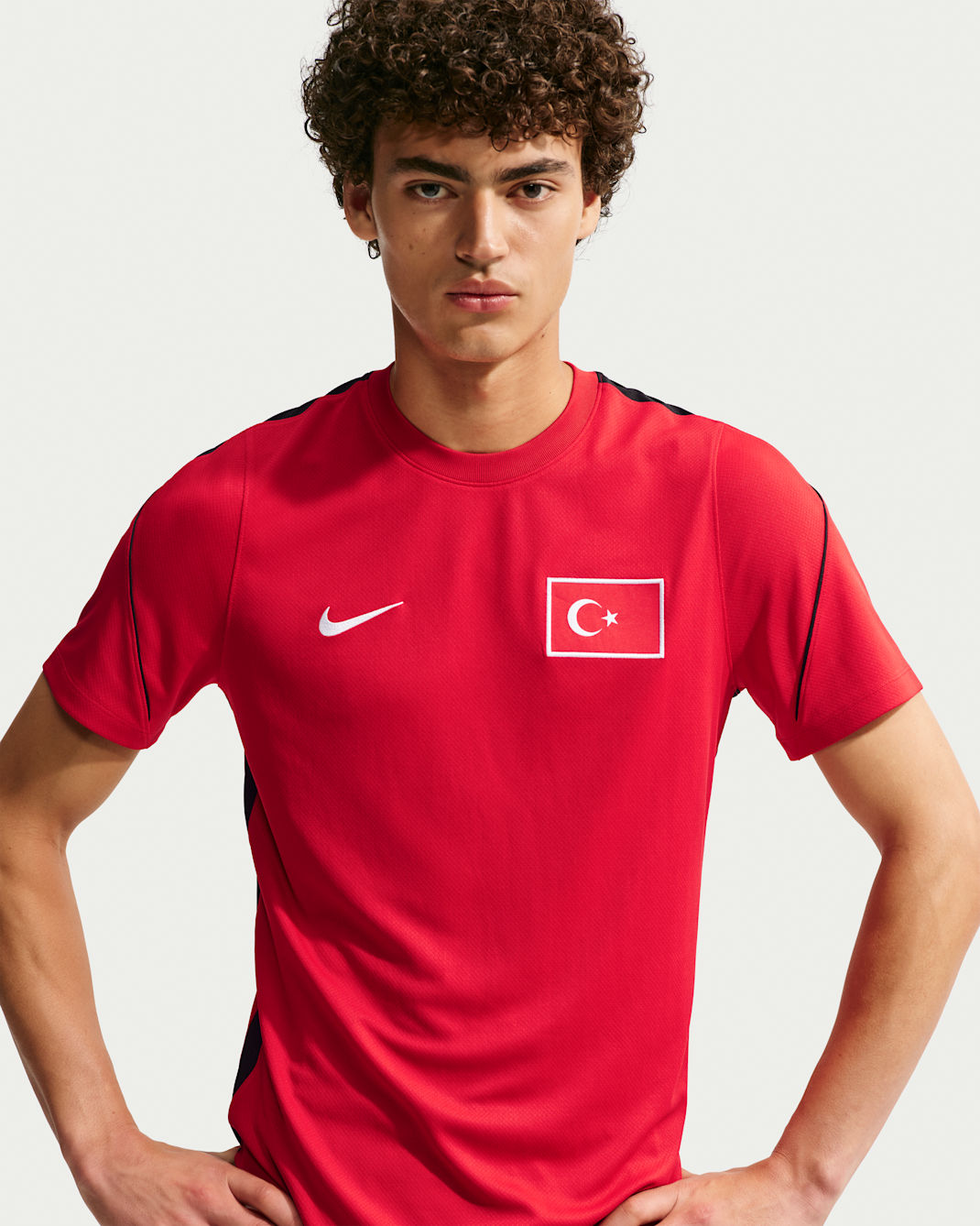 Turkije 2026 Strike top met korte mouwen Nike Dri-FIT voetbaltop met korte mouwen voor heren - Sport Red/Zwart/Wit