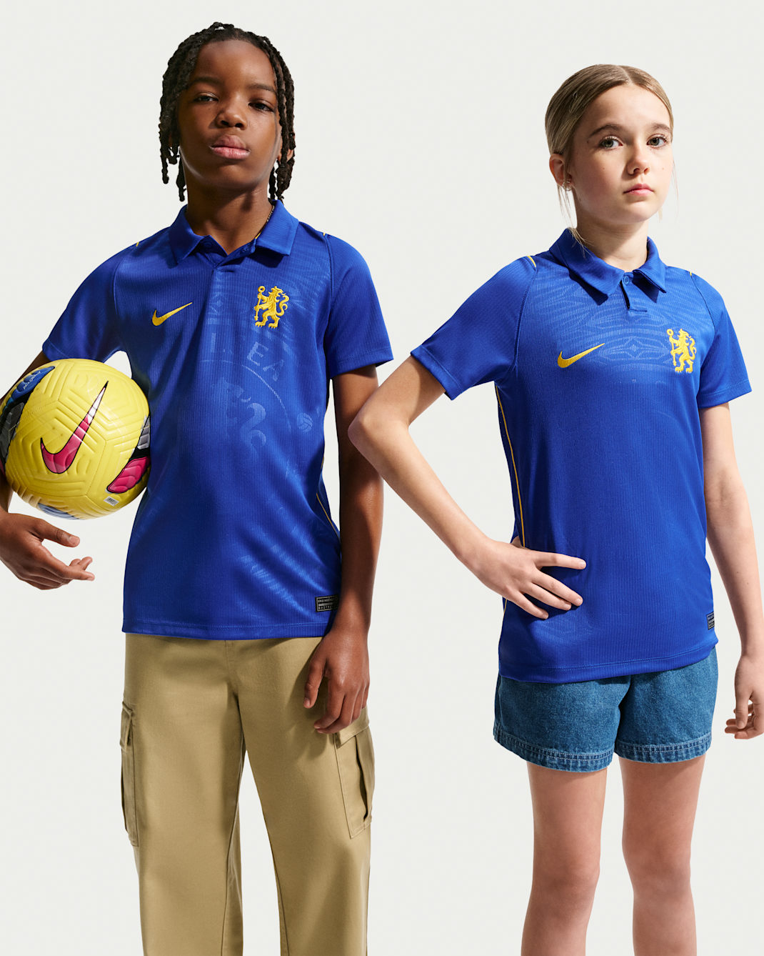 Chelsea FC 2026/27 Stadium Home Older Kids' Nike Dri-FIT Football Replica Shirt - Bright Blue/Midwest Gold/Midwest Gold