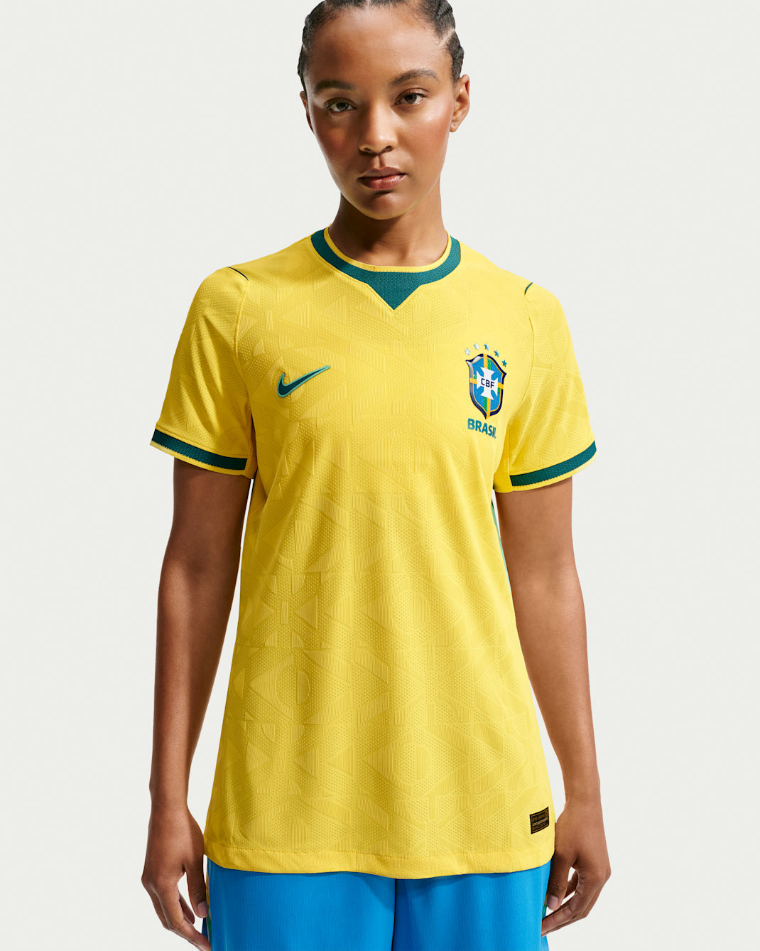 Jersey de fútbol Nike Aero-FIT Authentic de Brasil local 2026 Match para mujer - Canario/Menta claro/Azul verdoso geoda