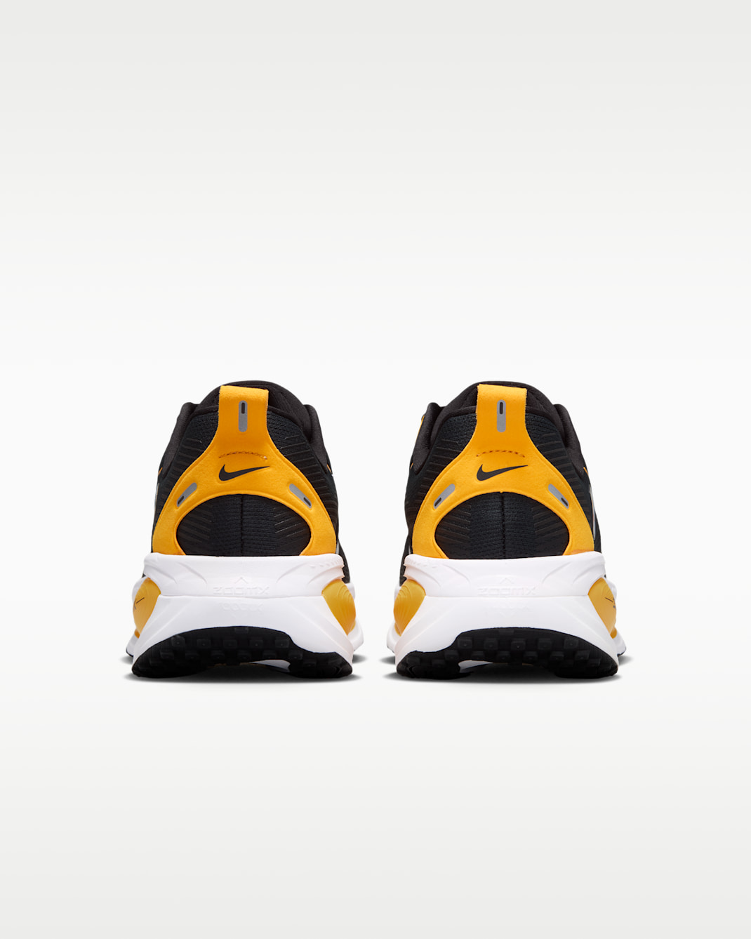 Nike Vomero 18 (Pittsburgh Steelers) Men's NFL Road Running Shoes