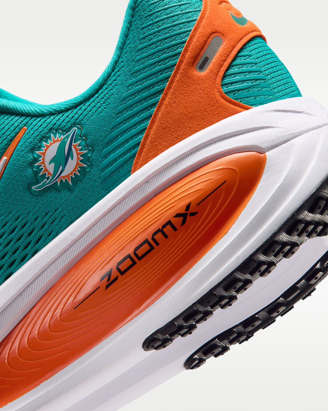 Nike Vomero 18 (Miami Dolphins) Men's NFL Road Running Shoes