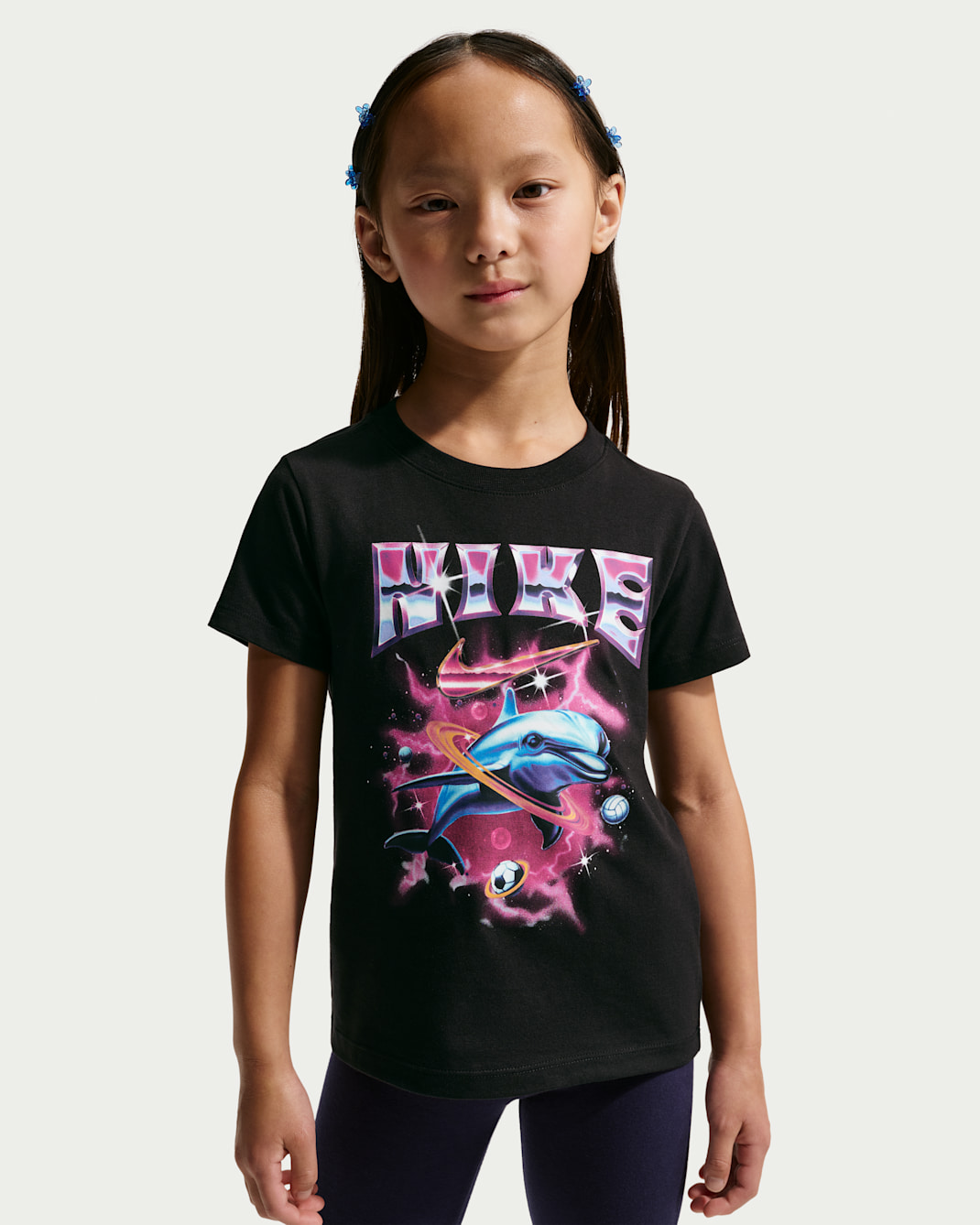 Playera con gráfico de delfín para niños talla pequeña Nike - Negro