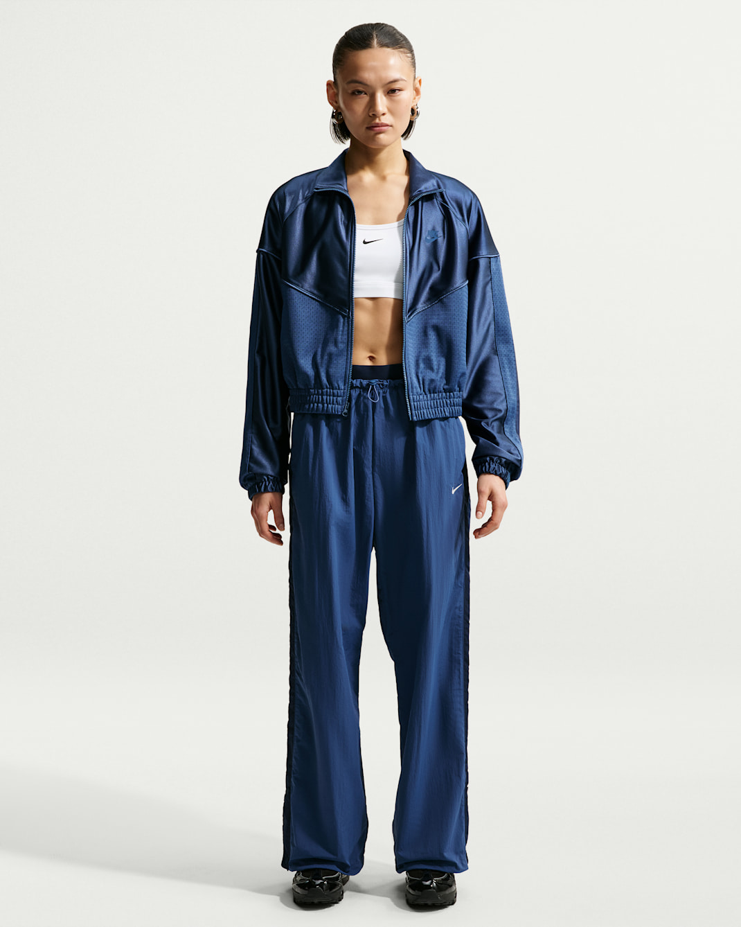나이키 스포츠웨어 여성 루즈 핏 하이웨이스트 패러슈트 팬츠 - 미스틱 네이비/미드나이트 네이비/초크