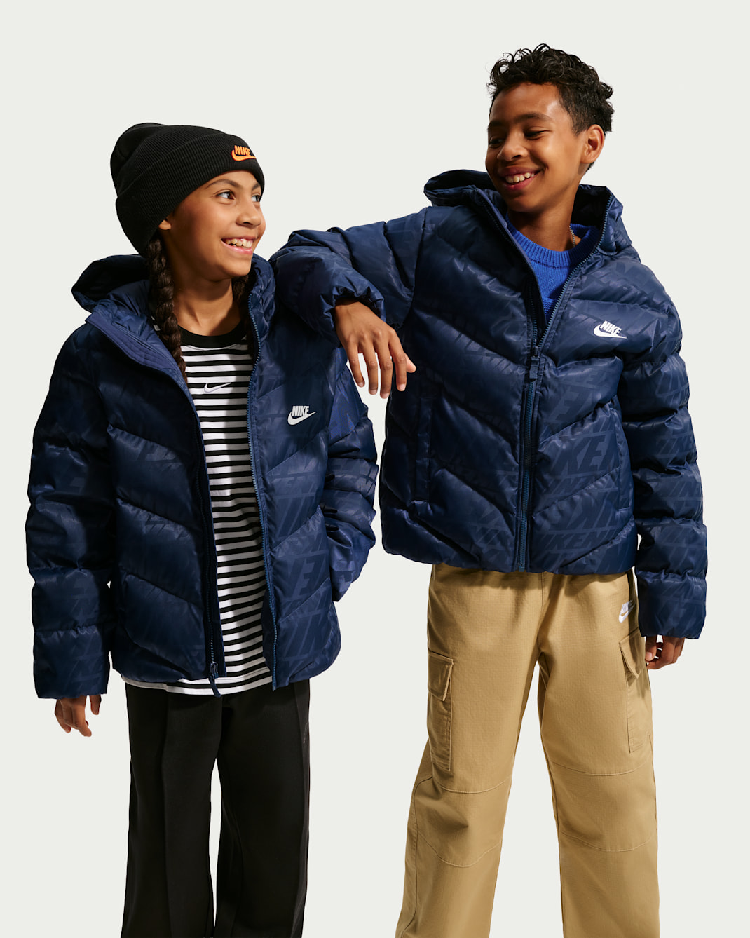 Nike Sportswear 'All Day Play' Older Kids' Therma-FIT Loose Hooded Puffer Jacket - Midnight Navy/White