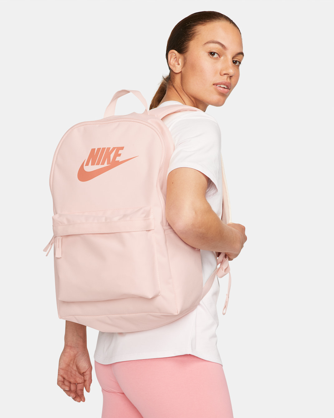เป้สะพายหลัง Nike Heritage (25 ล.) - Guava Ice/Guava Ice/Amber Brown