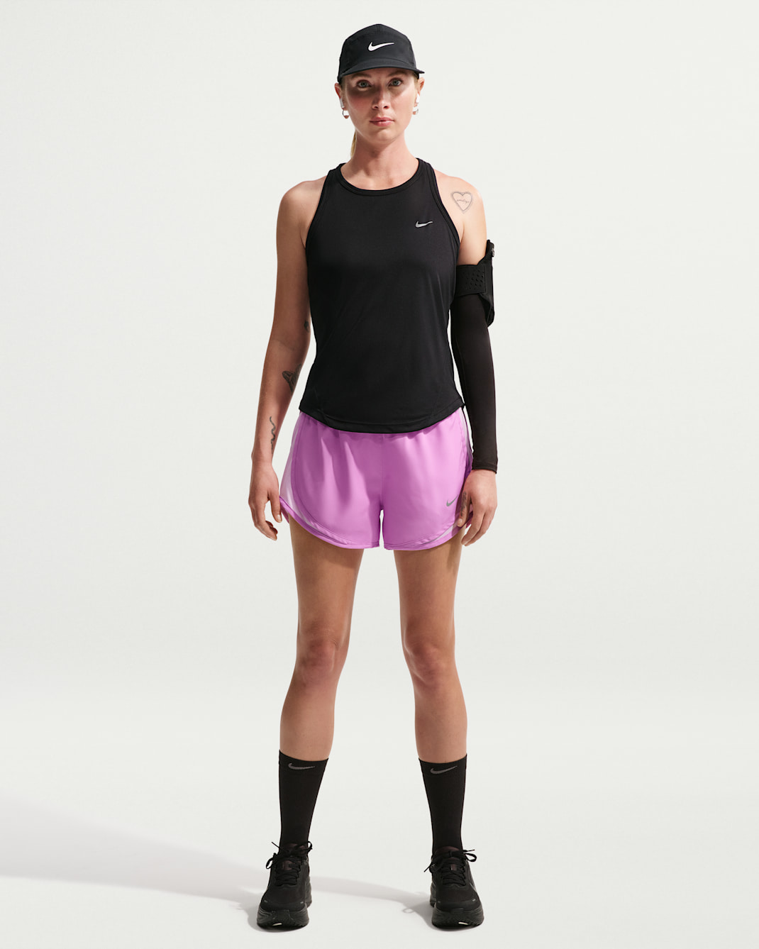 Shorts de correr Dri-FIT de tiro medio con forro de ropa interior para mujer Nike Tempo - Magenta claro/Espuma rosa/Magenta claro