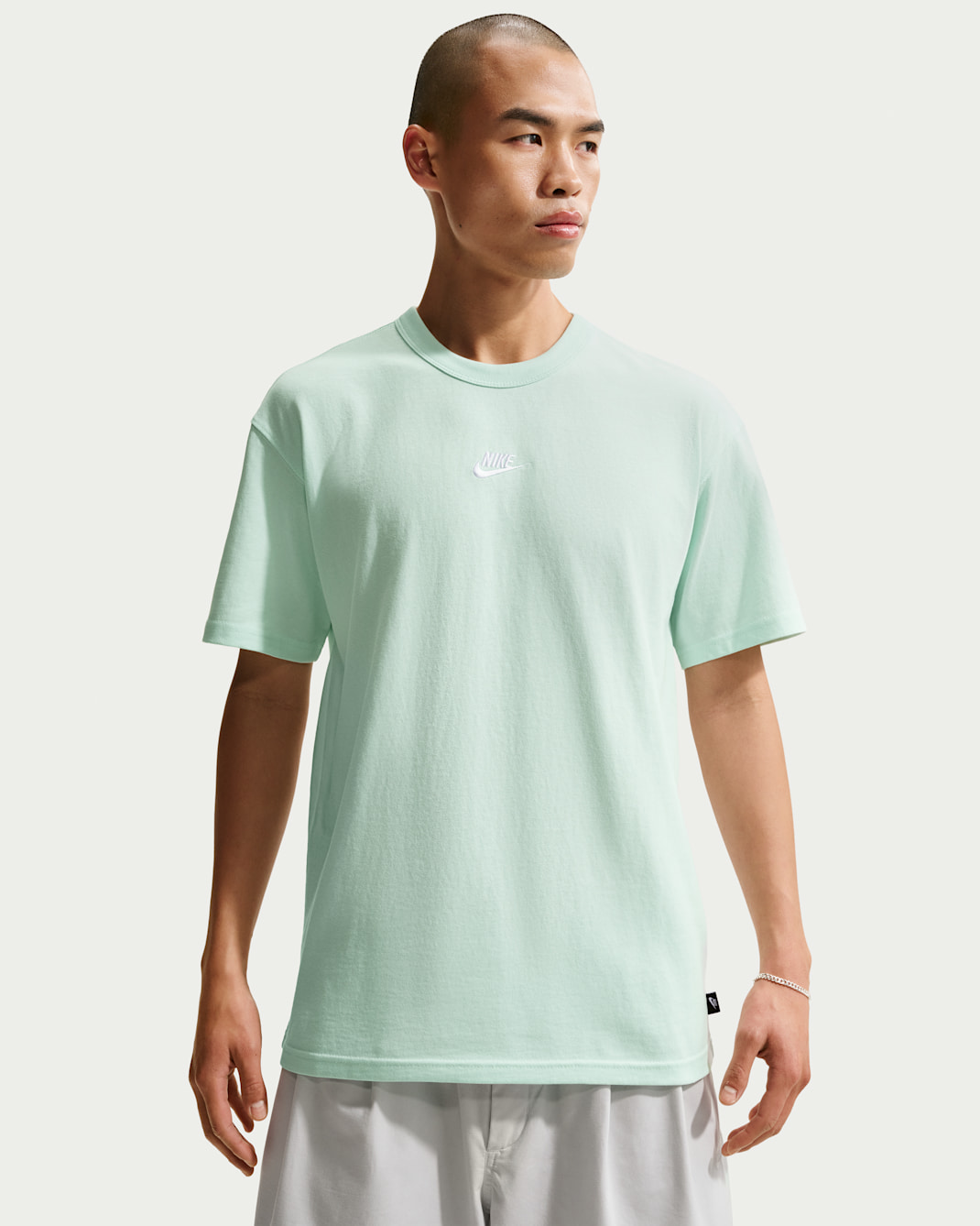 나이키 스포츠웨어 프리미엄 에센셜 남성 티셔츠 - 배얼리 그린