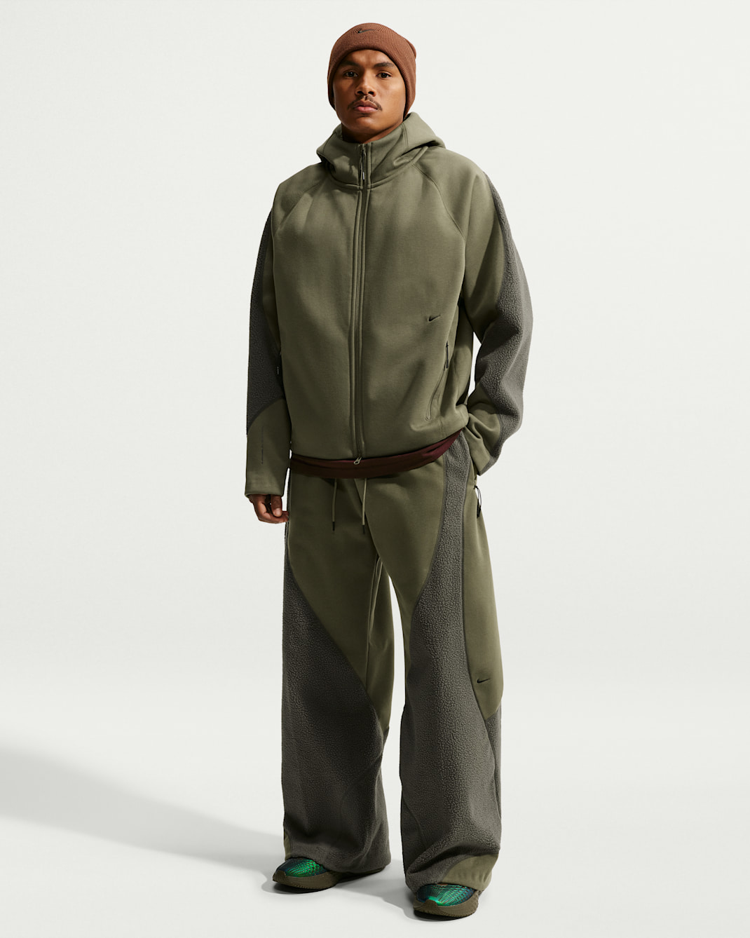 Pánské volné kalhoty Nike Tech Boreas Therma-FIT bez manžet - Medium Olive/Newsprint/Černá