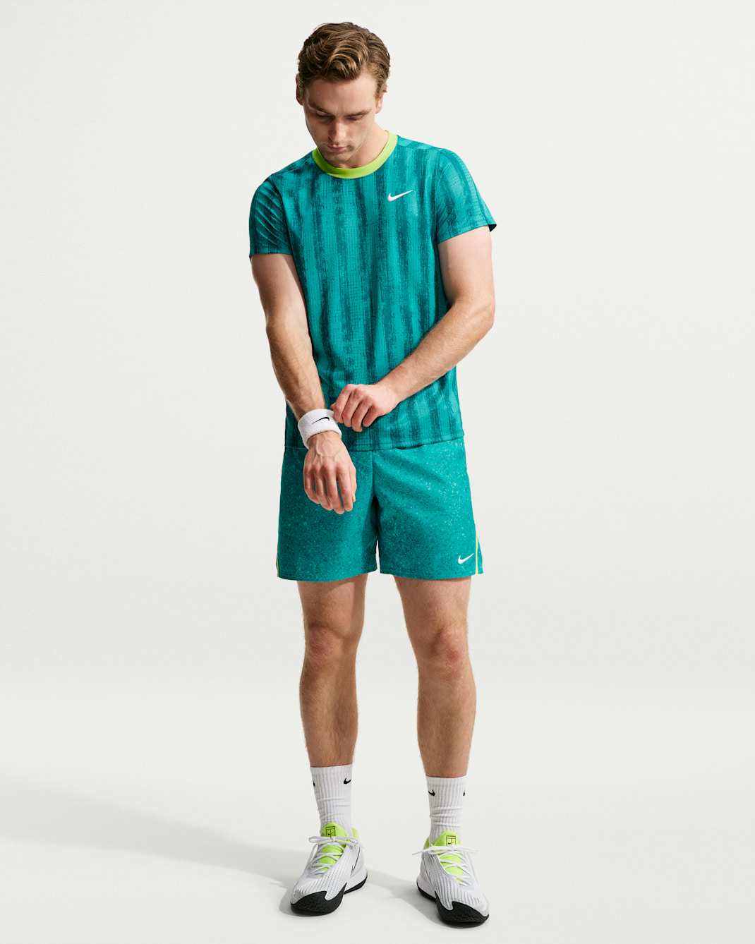 NikeCourt Victory Men's Dri-FIT 7" Shorts - Bright Spruce/Light Lemon Twist/White