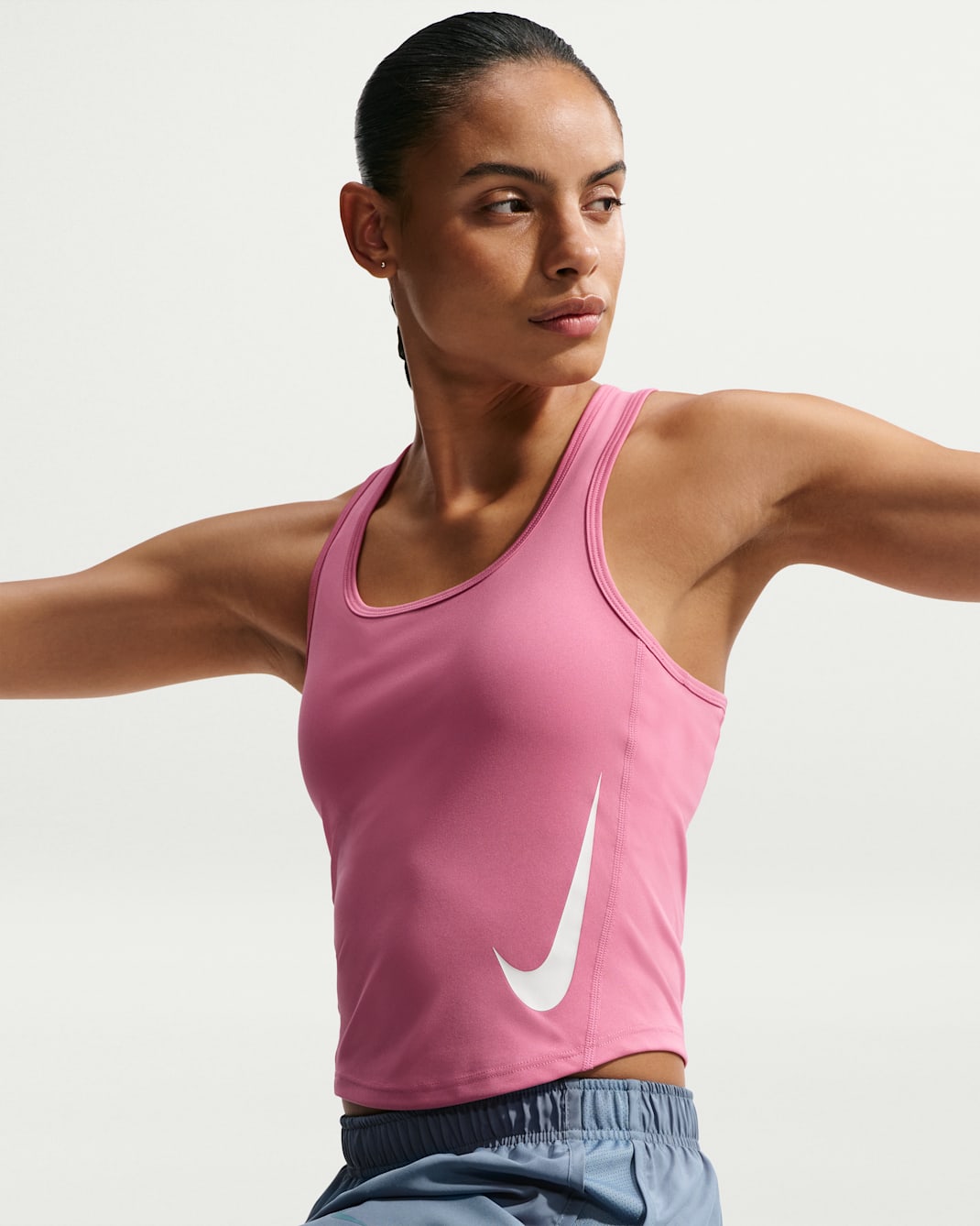 Nike Tempo Swoosh 女款 Dri-FIT 跑步背心上衣 - Peony/Photon Dust/白色