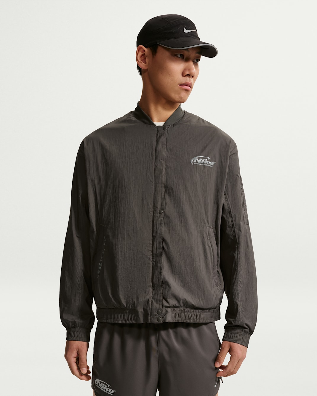 ナイキ メンズ レペル UVプロテクション ランニング ボンバージャケット - ミディアムアッシュ