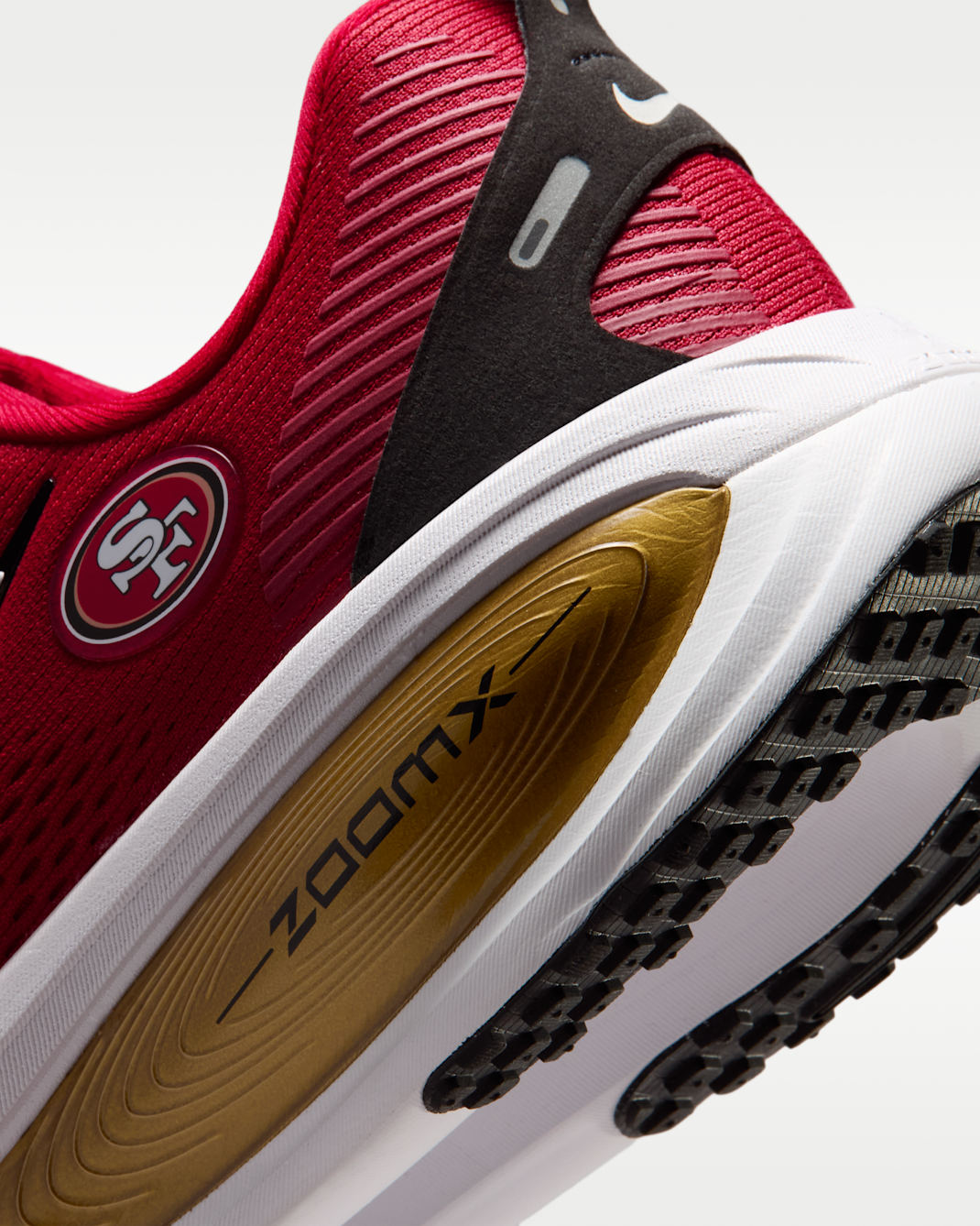 Nike Vomero 18 (San Francisco 49ers) Men's NFL Road Running Shoes