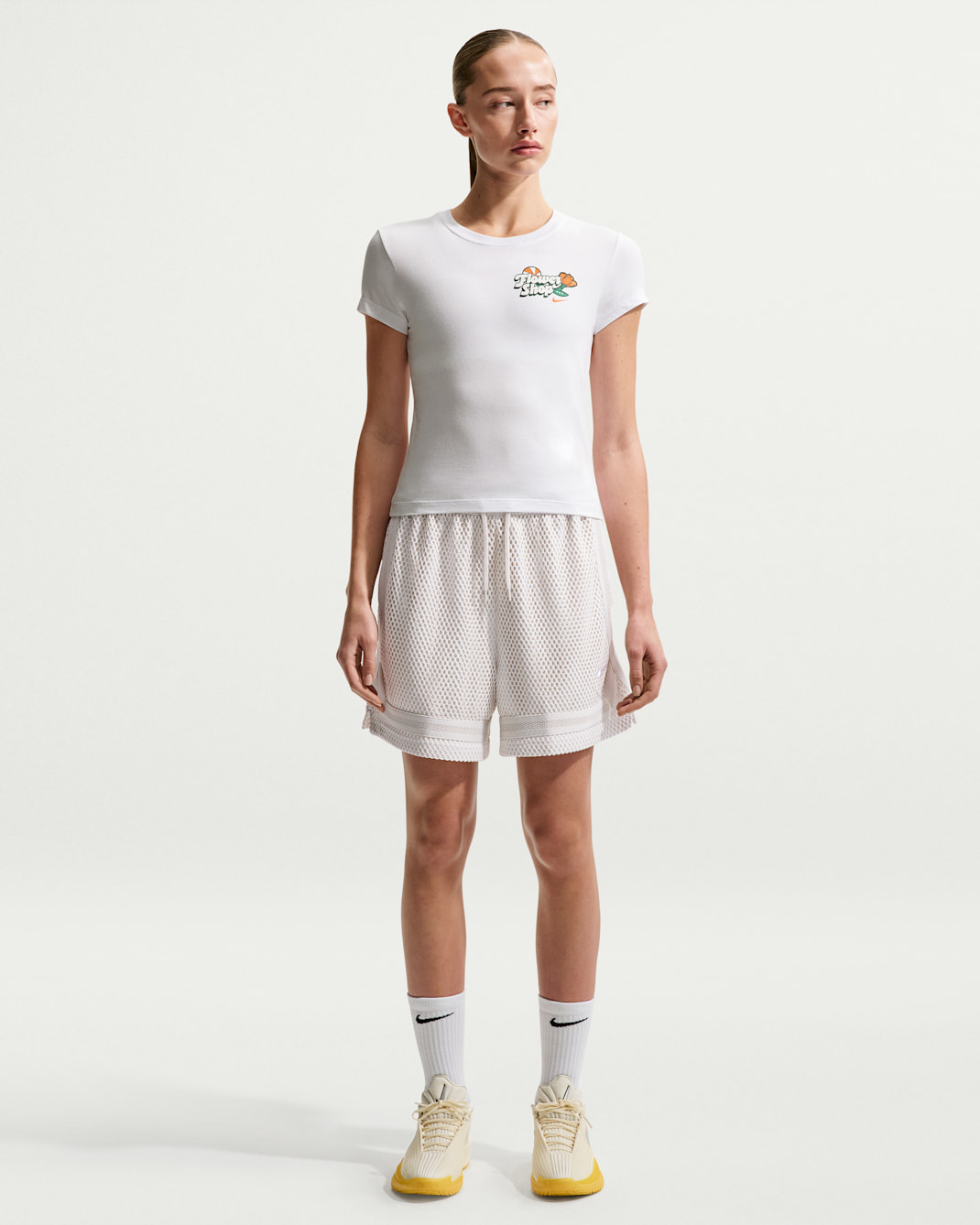 Shorts de básquetbol Dri-FIT de 13 cm para mujer Nike Crossover - Hueso claro/Blanco