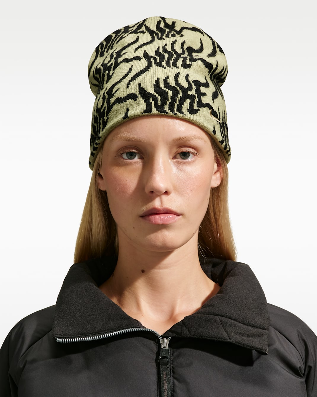 Nike Peak Beanie mit Grafik ohne Bündchen - Dusty Olive/Schwarz/Dusty Olive