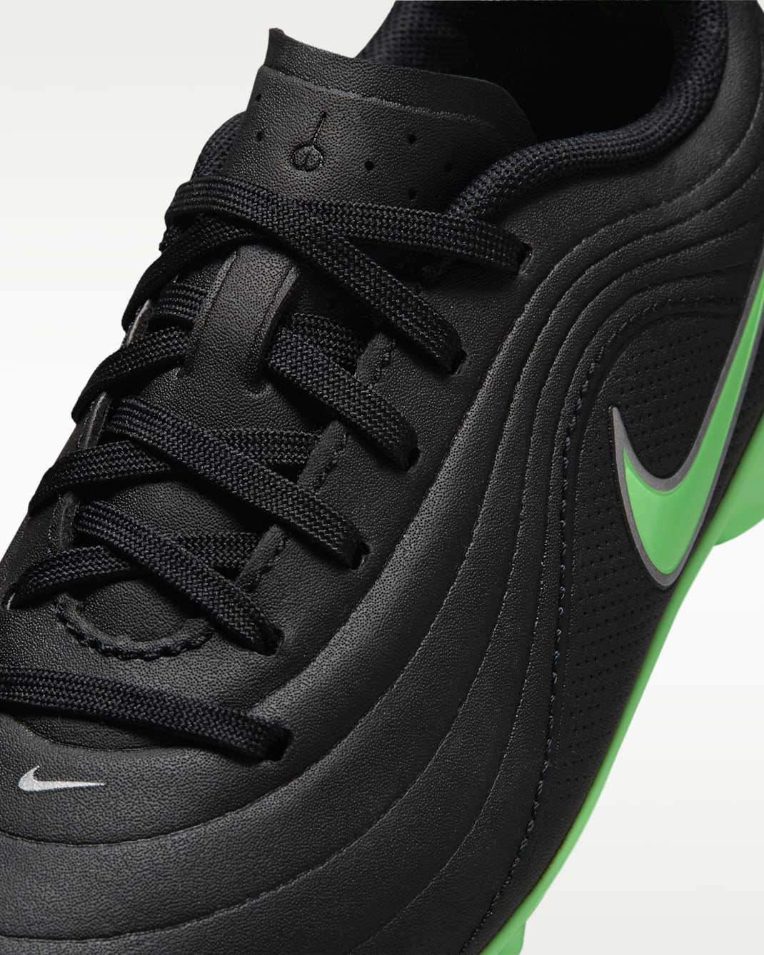 Nike Jr. Tiempo Maestro Club Little Kids' Multi-Ground Low-Top Soccer Cleats