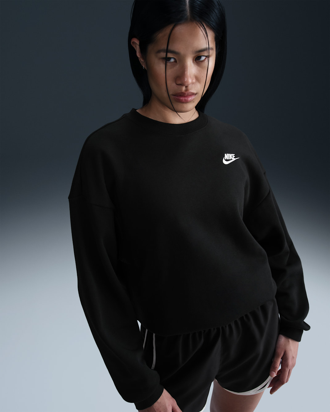 Sudadera de cuello redondo holgada para mujer Nike Sportswear Club Fleece - Negro/Blanco