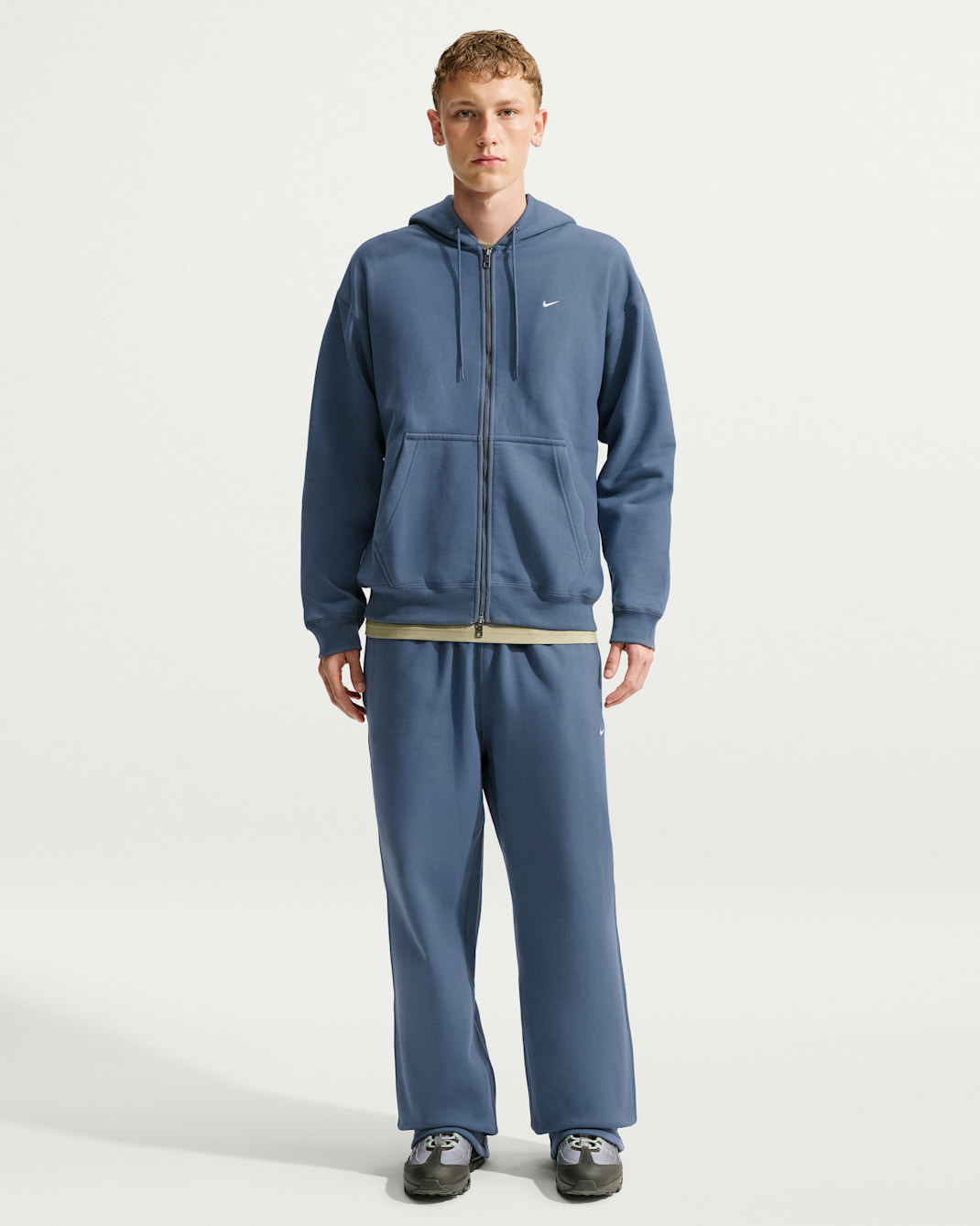 Nike Solo Swoosh Men's Fleece Open-Hem Trousers - Diffused Blue/Diffused Blue/White