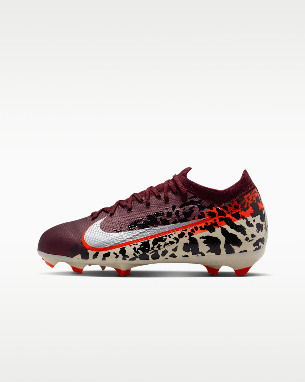 Chaussure de foot basse à crampons pour terrain sec Nike United Jr. Mercurial Vapor 16 Pro pour ado - Burgundy Crush/University Red/Fossil/Metallic Silver