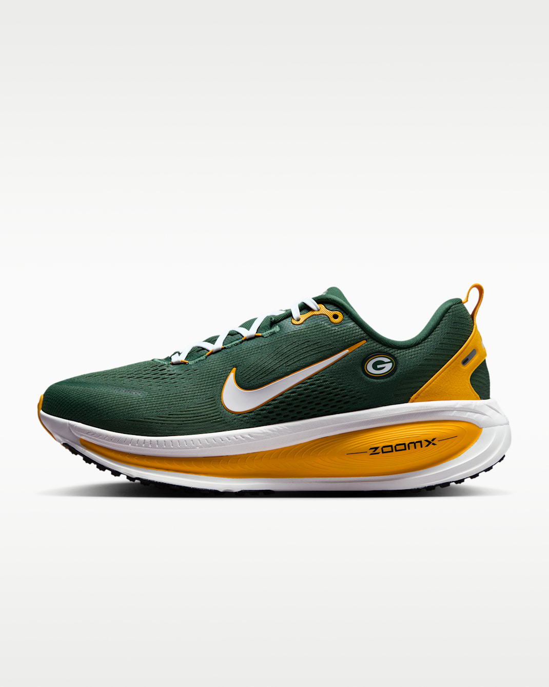 Tenis de correr en pavimento de la NFL para hombre Nike Vomero 18 (Green Bay Packers) - Abeto/Oro universitario/Blanco