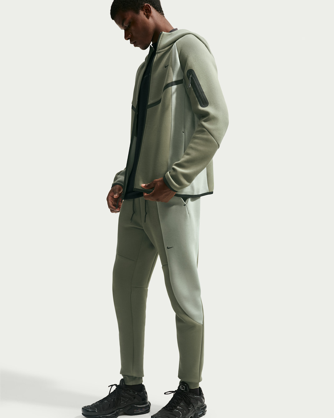 Nike Tech Men's Fleece Color-Block Joggers